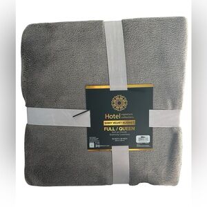 Hotel Signature Collection 90 x 90 Velvet Blanket Full/Queen